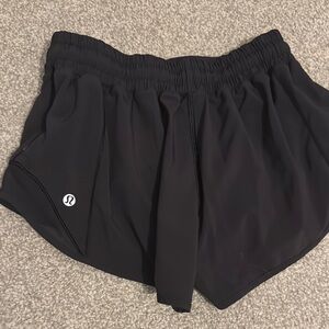 lululemon athletica Black Shorts Quick-Drying hottie hot low rise 2.5 lined